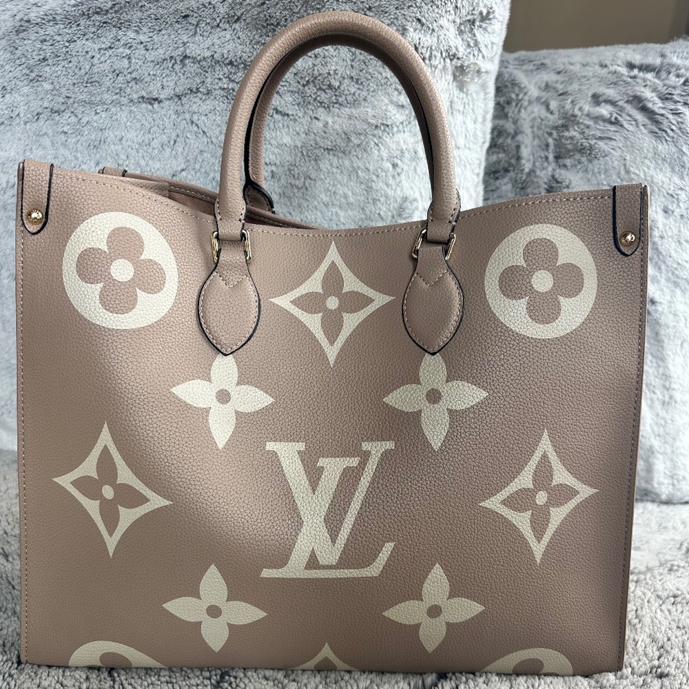 LV On the Go Tote NWOT